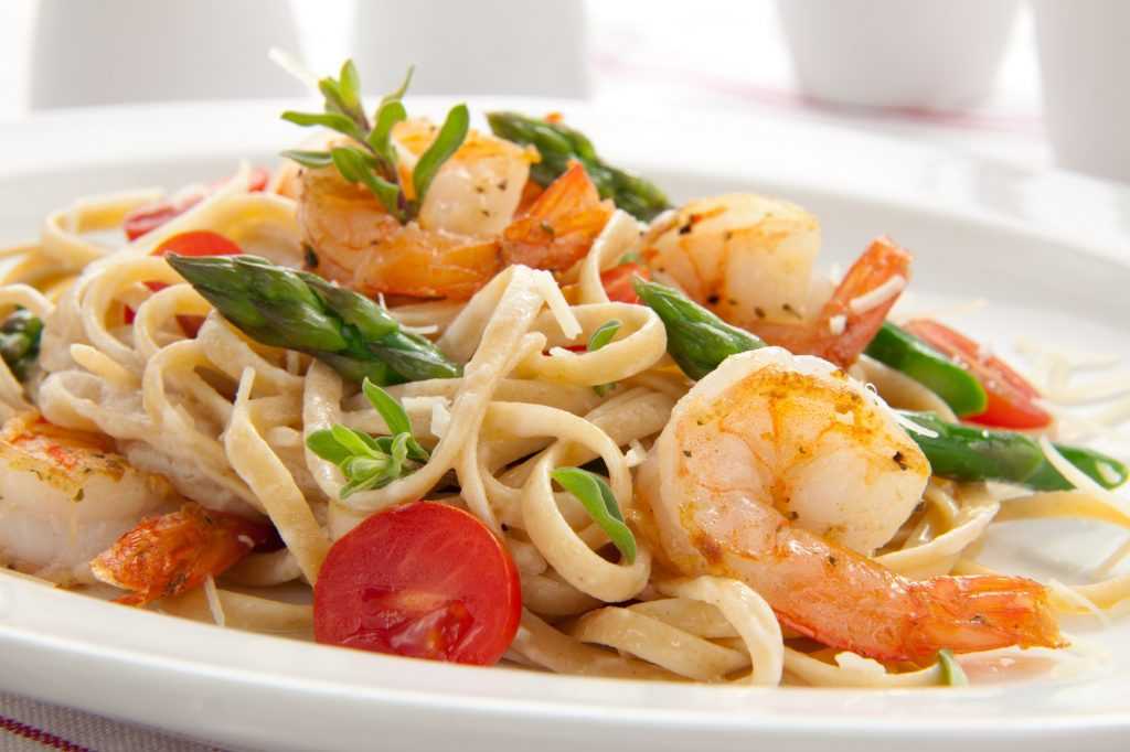 Спагетти с морепродуктами в сливочном соусе: рецепты с фото