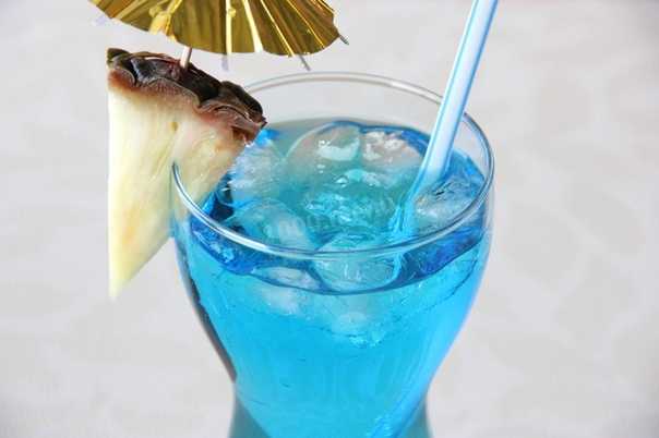 Рецепты безалкогольных коктейлей голубого цвета