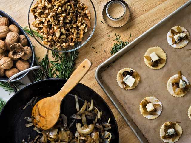 Печенье мазурка с грецкими орехами, изюмом и курагой рецепт с фото пошагово - 1000.menu