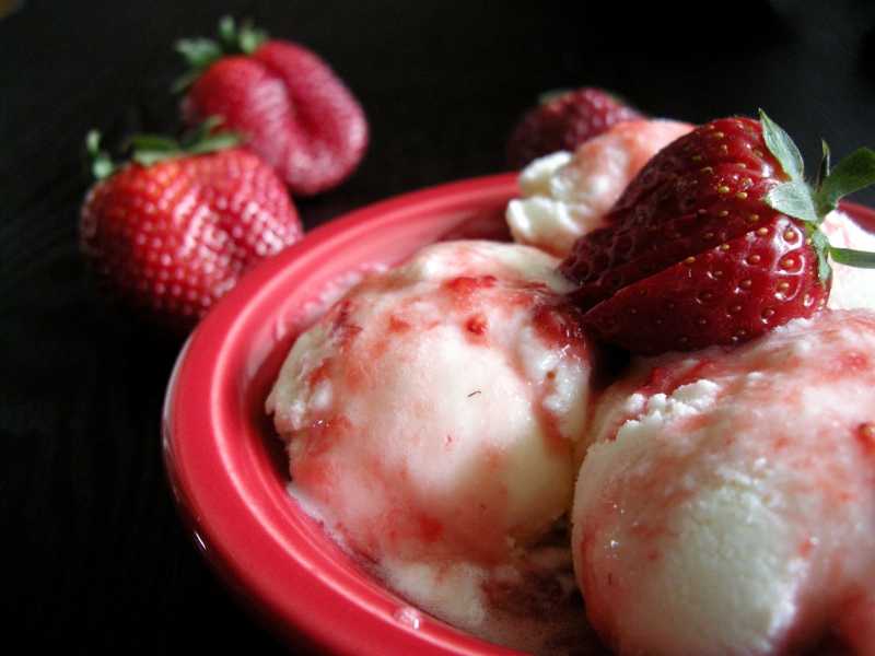 Как приготовить мороженое из творога с ягодами жимолости домашнее: поиск по ингредиентам, советы, отзывы, пошаговые фото, подсчет калорий, изменение порций, похожие рецепты