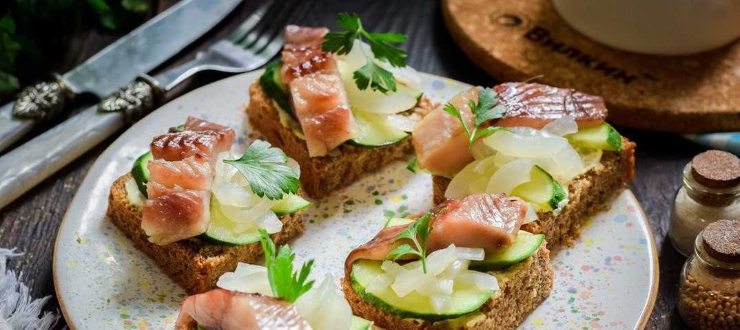 Бутерброды с красной рыбой на праздничный стол: простые и вкусные рецепты с фото – рецепты с фото