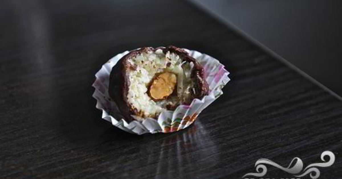 Горячий белый шоколад с миндалем и кокосом