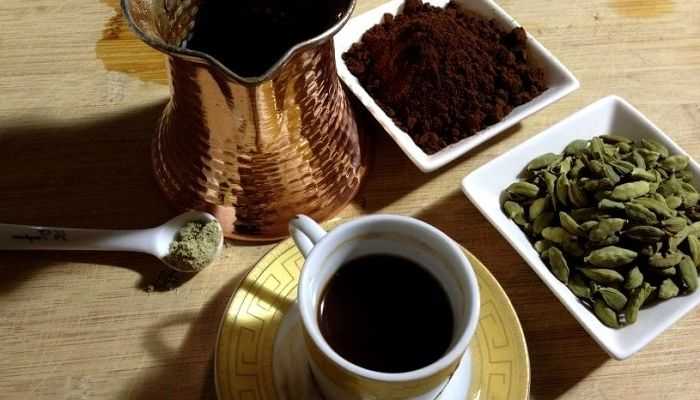 Чай с кардамоном: полезные свойства напитка, приготовление.