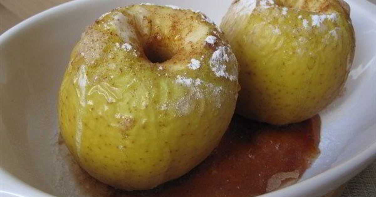 Запеченные яблоки в микроволновке с медом: пошаговые рецепты блюда с корицей, творогом, орехами