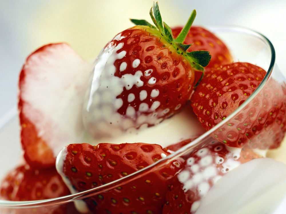 Сливочно сметанный клубничный десерт рецепт с фото - 1000.menu
