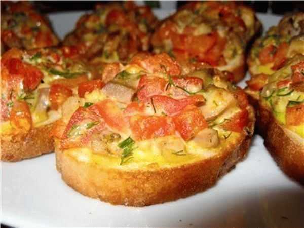Бутерброды с помидорами, сыром, и чесноком (горячие в духовке и закусочные)