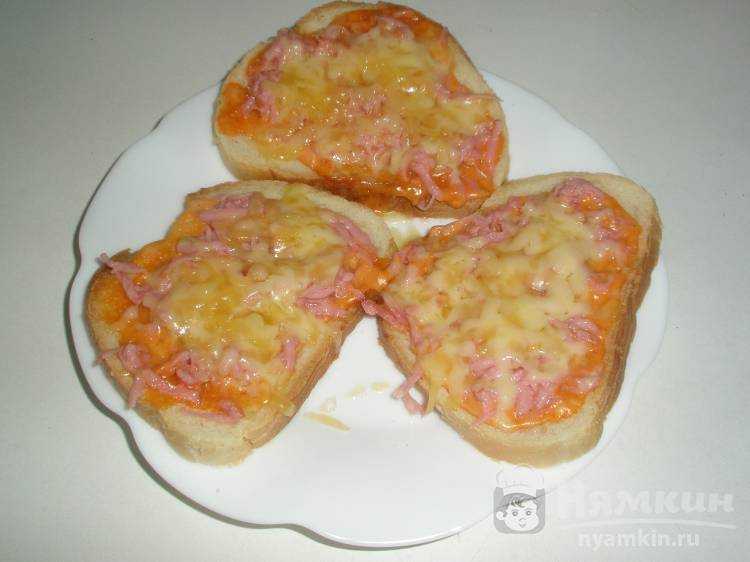 Бутерброды с крабовыми палочками,  сыром и сметаной