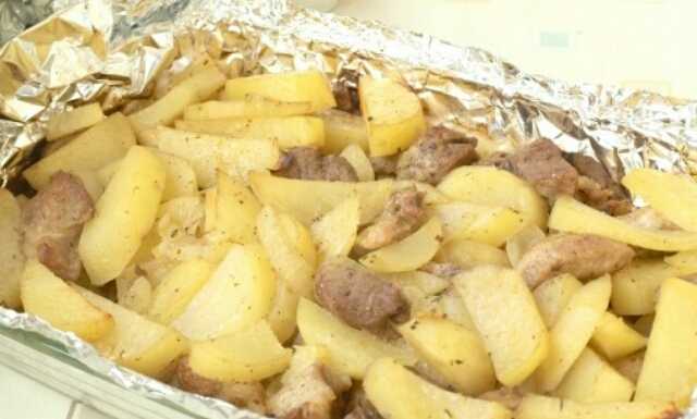 Свиной карбонад в духовке: запеченный в фольге, с картошкой, кусочками